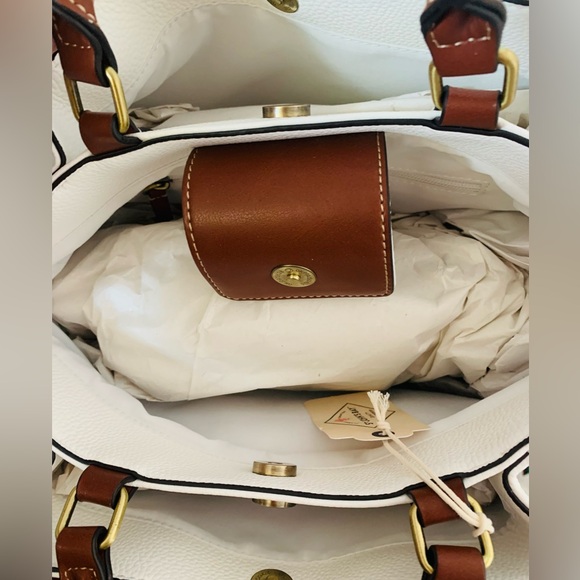 NEW ST JOHNS BAY MULTI COMPARTMENT WHITE & TAN PURSE W/LONG EXTENDED STRAP - Picture 3 of 10